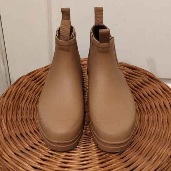 Everlane Waterproof Tan Lug Bootie Womens 7 - Picture 2 of 8